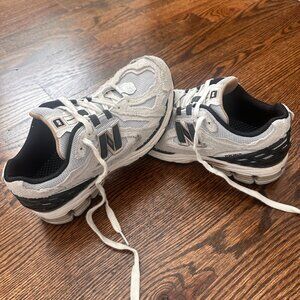 New Balance White Black Athletic Running Shoes